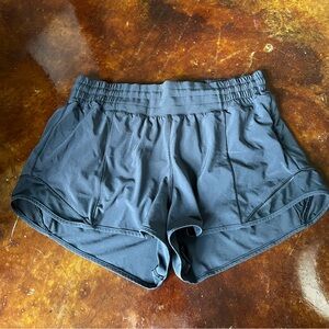 Lululemon hottie hot reg black shorts size 8